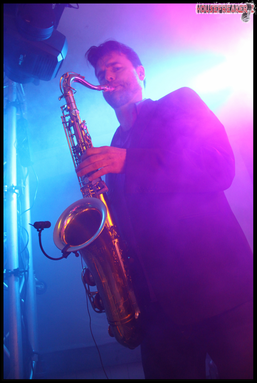 889x1321 pixels (1.188K)